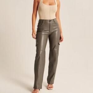 Abercrombie & Fitch Vegan Leather 90s Relaxed Cargo Pants 0 Short 25 Grey Brown